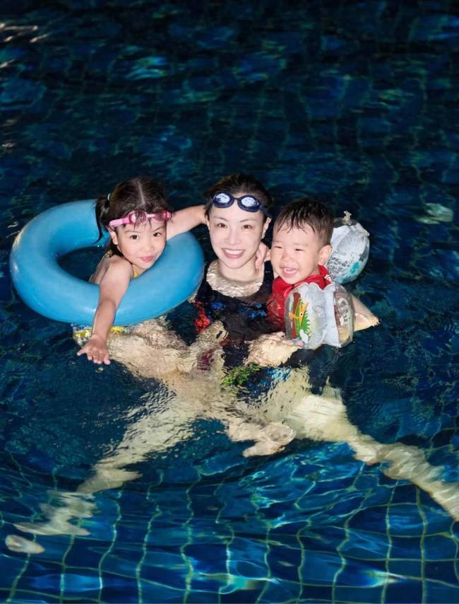 吴敏霞任上海一小学副校长 体育冠军的新角色